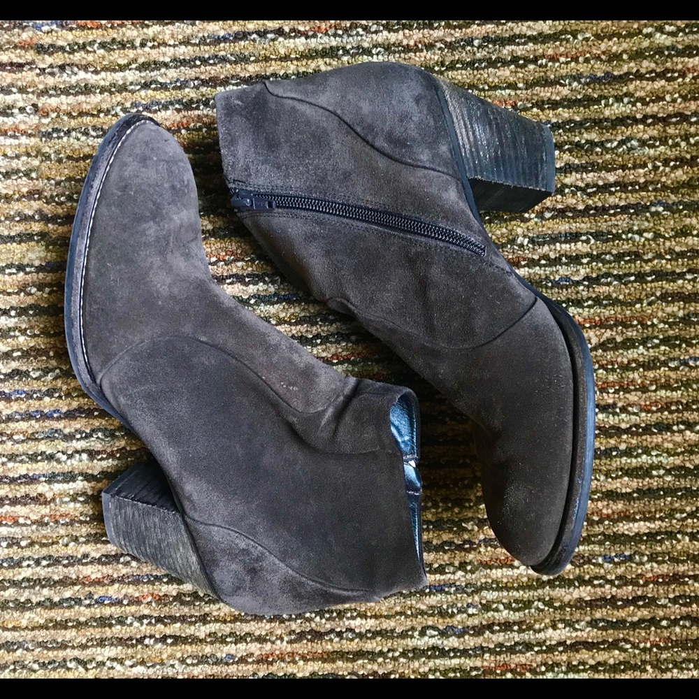 Barely Worn Paul Green Suede Healed Boots